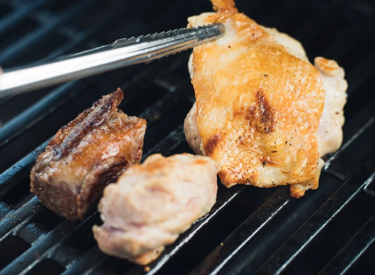 お食事 東北・秋田県にかほ市のホテルライクなグランピング施設「99glam」