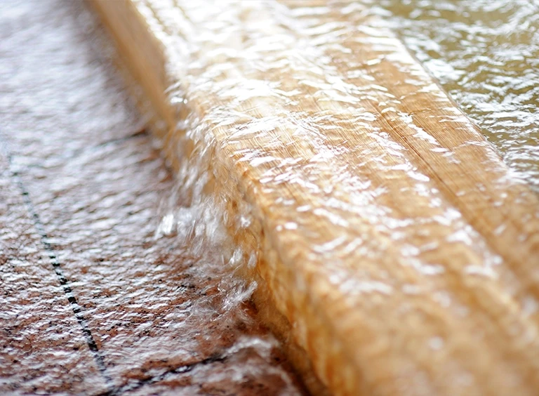 温泉 東北・秋田県にかほ市のホテルライクなグランピング施設「99glam」